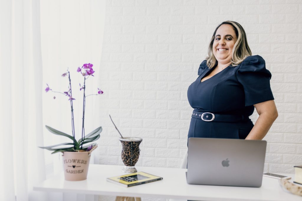 Dra. Fernanda Salcador assessoria Jurídica