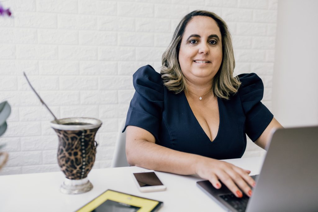 Dra. Fernanda Salcador assessoria Jurídica