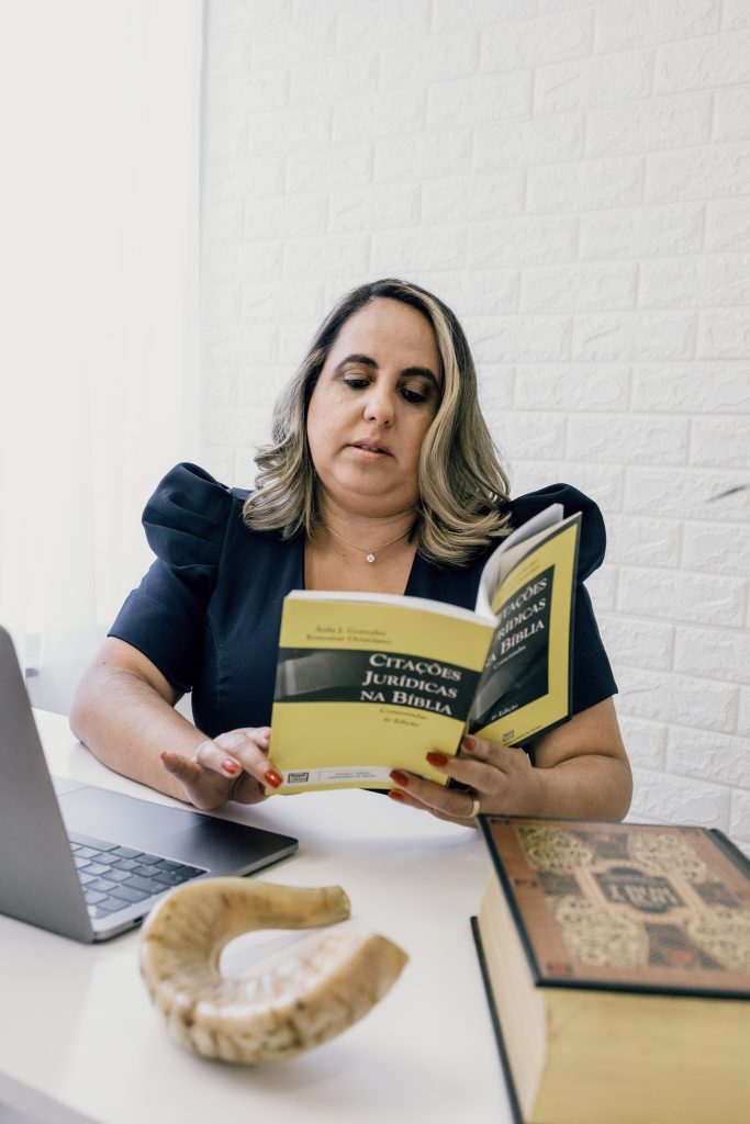 Dra. Fernanda Salcador assessoria Jurídica